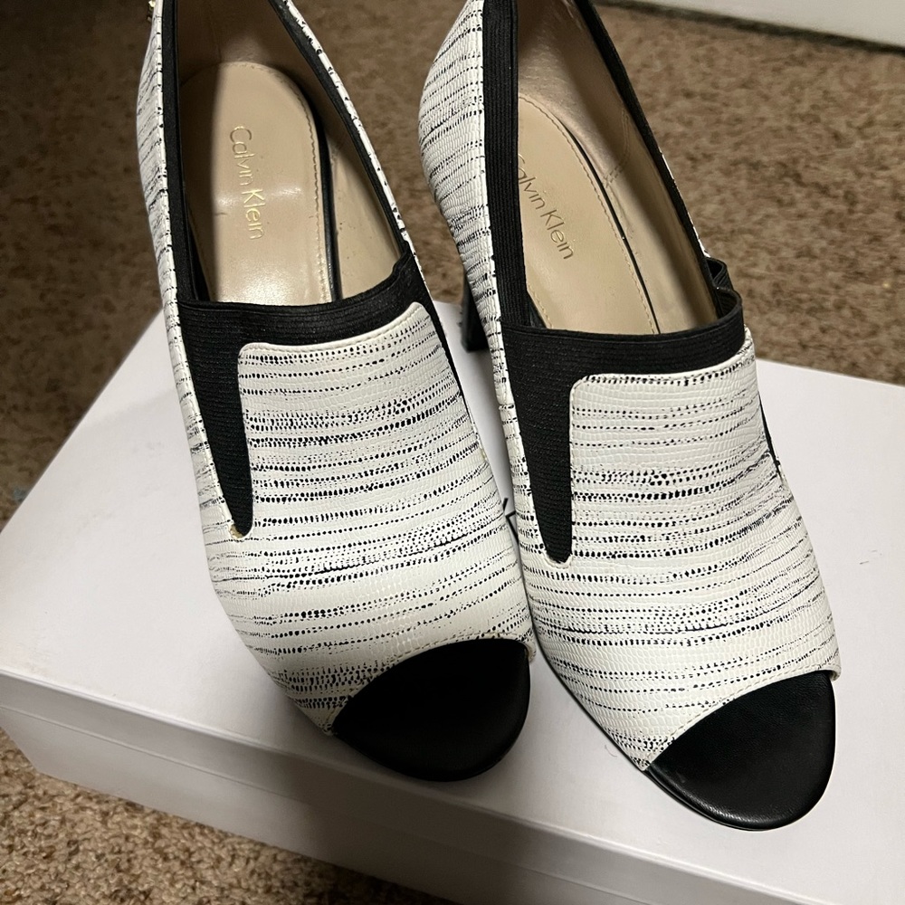Calvin Klein Kena Striation black/white heels  Sz 8